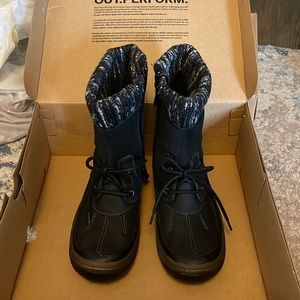 Brand New Size 9 waterproof boots